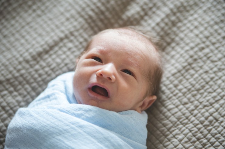 Milwaukee lifestyle newborn family photography