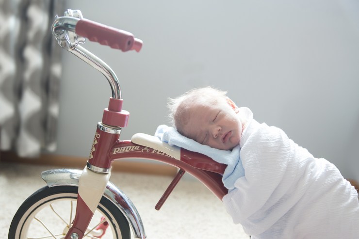 Milwaukee lifestyle newborn family photography