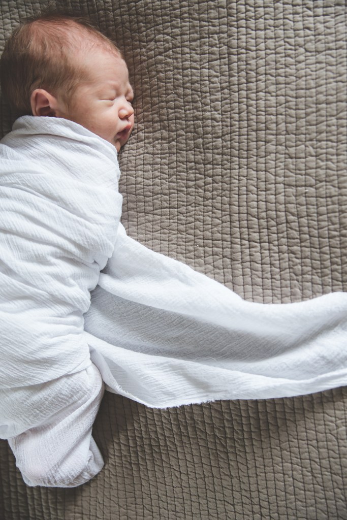 Milwaukee lifestyle newborn family photography