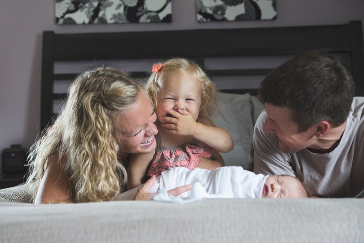 Milwaukee lifestyle newborn family photography