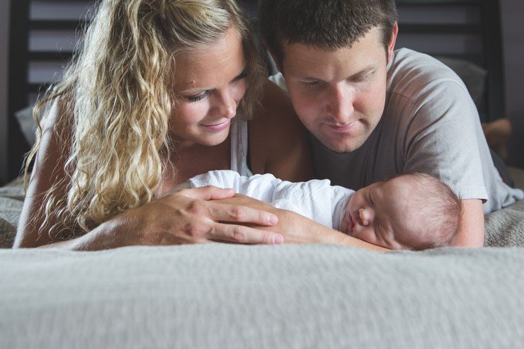 Milwaukee lifestyle newborn family photography